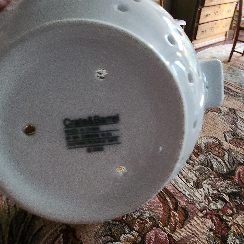 Crate Amd Barrel Minimalist White Ceramic Art Bowl Strainer. Small Chip.